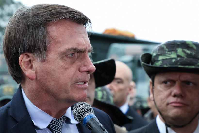 Bolsonaro diz que Exército trabalhará meio expediente pois não tem dinheiro para comprar comida - Clauber Cleber Caetano/PR 