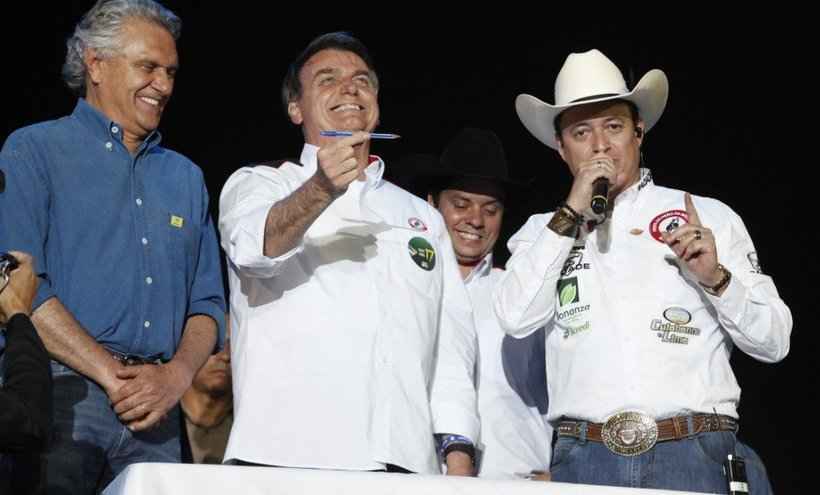 Bolsonaro assina decreto a favor de rodeios durante Festa do Peão de Barretos - Reprodução/Twitter @Planalto
