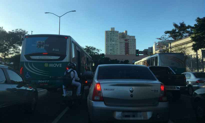 Concurso e corridas: interdições no trânsito já geram congestionamentos em BH  - João Henrique do Vale/EM/D.A.Press