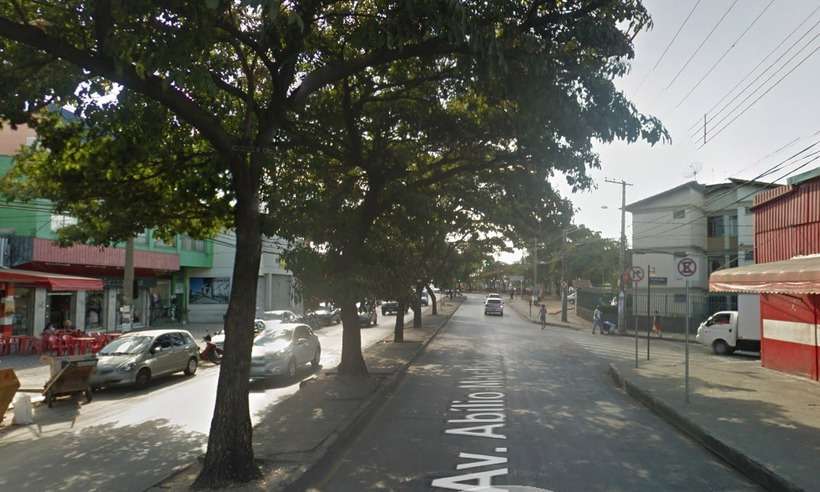 Homens roubam, causam acidente durante perseguição e deixam feridos em BH - Google Street View/ Reprodução