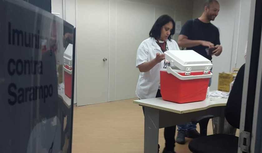 Aeroporto de Confins abre posto de vacinação emergencial contra o sarampo - Edésio Ferreira/EM/DA PRESS