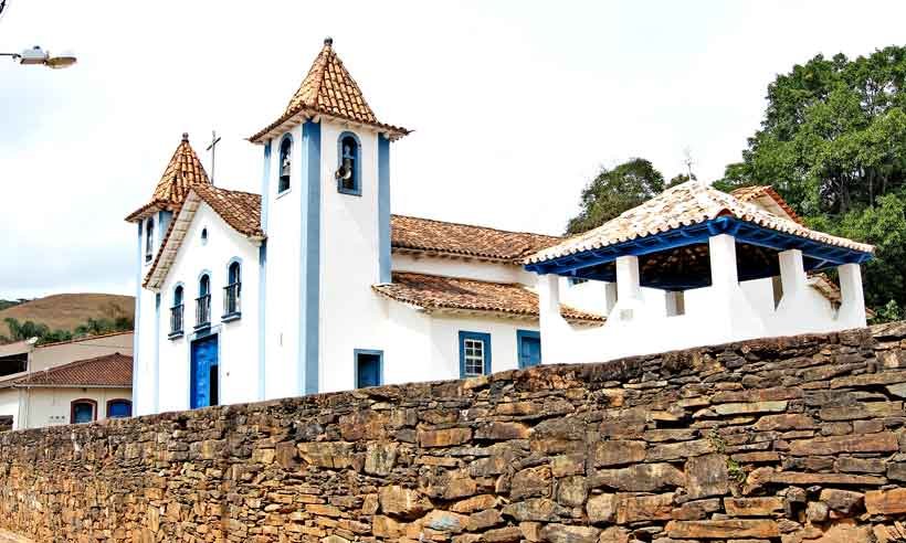 Cansados de esperar, fiéis encaram obra de emergência em igreja do século 18 - JAIR AMARAL/EM/D.A PRESS
