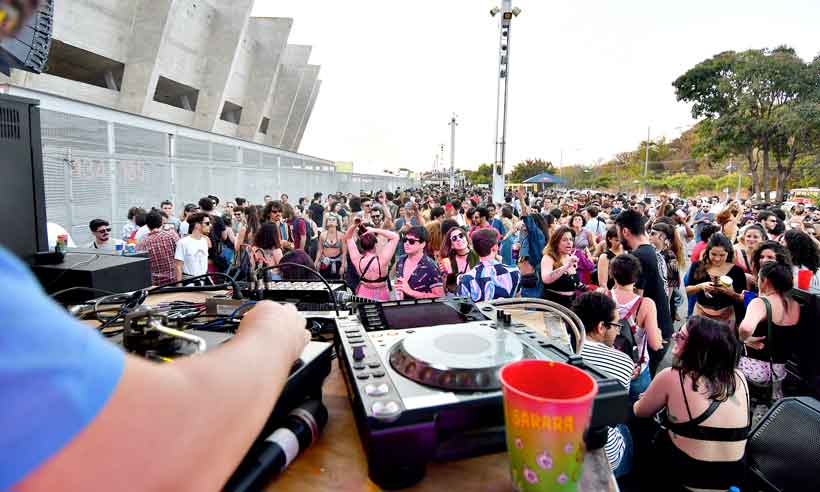 Fãs de eletrônica dão as costas a shows e vão a festivais fazer festa - Alexandre Guzanshe/EM/D.A.Press