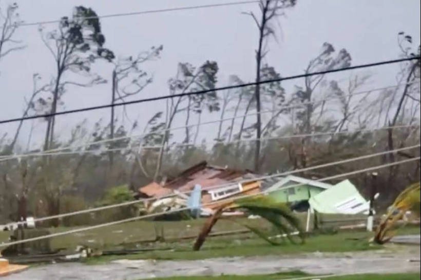 Furacão Dorian deixa rastro de destruição nas Bahamas e segue para os EUA - Twitter/reprodução