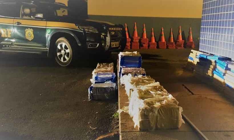 PRF apreende meia tonelada de maconha em Patos de Minas - PRF/ Divulgação