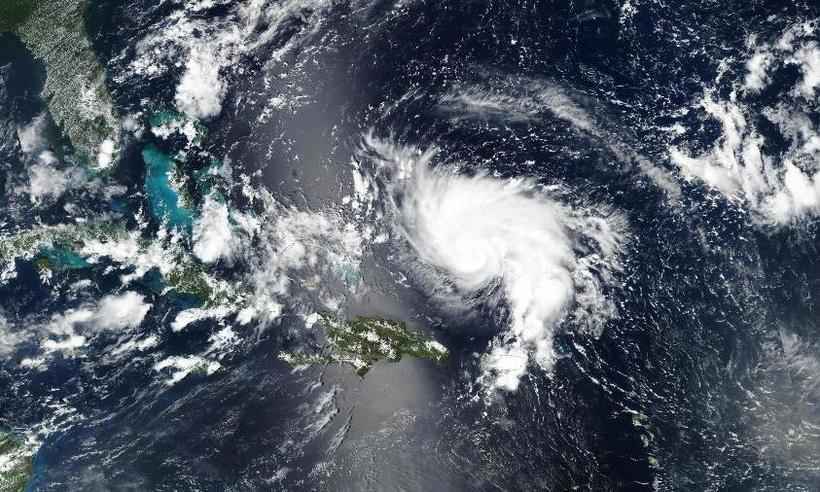 Furacão Dorian deixa um garoto morto nas Bahamas e segue em direção à Flórida - NOAA/RAMMB /AFP