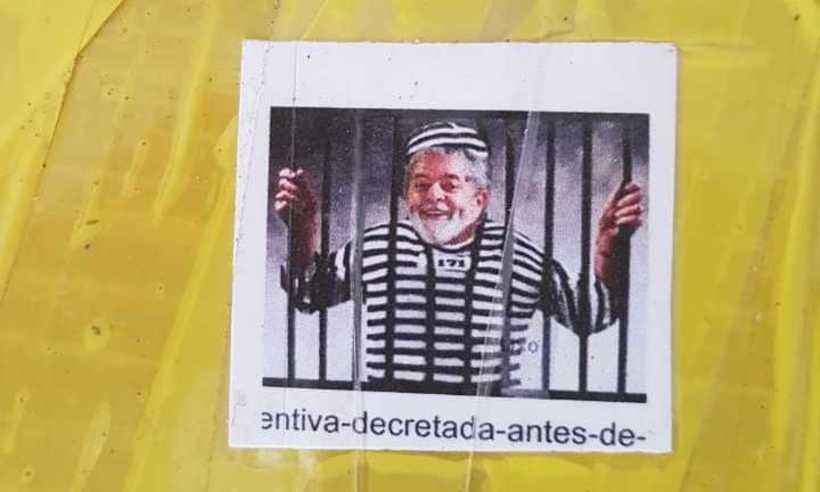 Polícia apreende tabletes de maconha com fotos de Lula preso - Reprodução/Redes Sociais