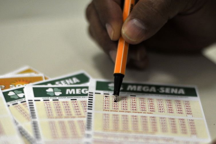 Mega-Sena sorteia hoje prêmio acumulado de R$ 90 milhões - Marcello Casal Jr./Agência Brasil
