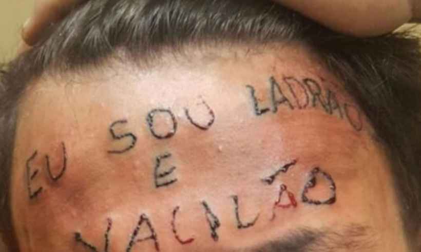 Jovem que teve 'ladrão e vacilão' tatuado na testa é condenado após furto - Reprodução/Twitter