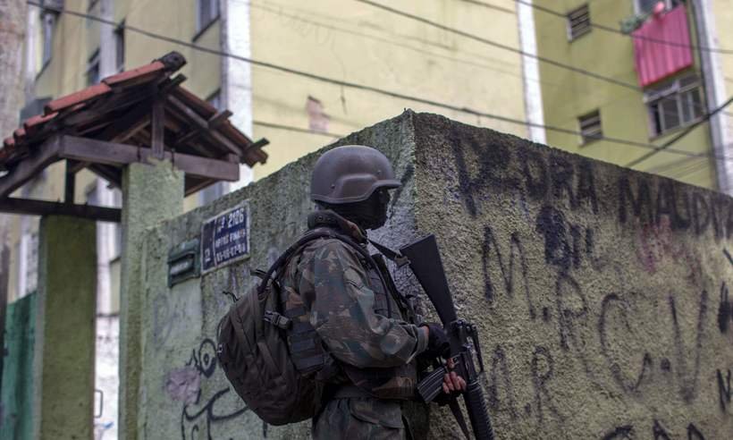 Polícia Militar faz operação na Cidade de Deus e homem é morto - MAURO PIMENTE/ AFP