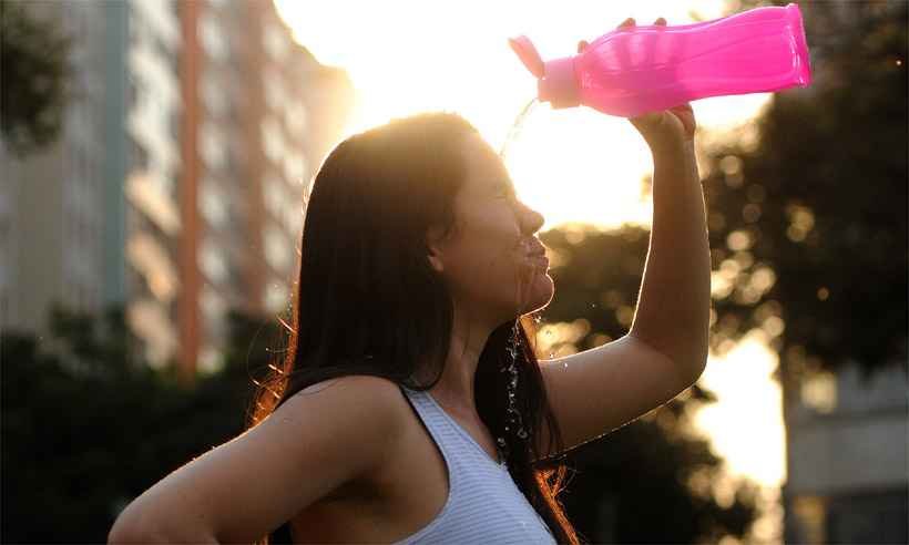 Calorão com promessa de recorde nesta sexta-feira e 'refresco' no fim de semana - Ramon Lisboa/EM/D.A Press