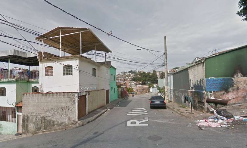 Mulher detida por tráfico de drogas consegue fugir de delegacia e fica mais 24 horas em liberdade - Google Street View/Reprodução