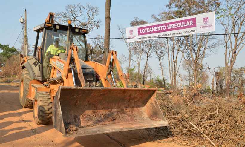 Operação desmancha loteamento irregular na Várzea das Flores, em Contagem  - Elias Ramos/Prefeitura de Contagem