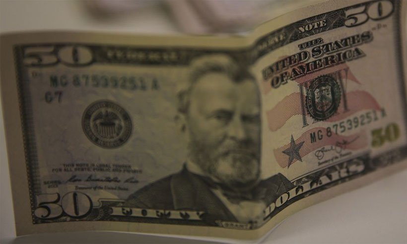 Alta do dólar faz gastos de brasileiros cair em viagens internacionais  - Marcello Casal Jr/Agência Brasil