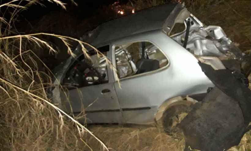 Acidente com carro superlotado mata mãe e três filhos em estrada mineira  - Polícia Militar Rodoviária (PMRv) / Divulgação