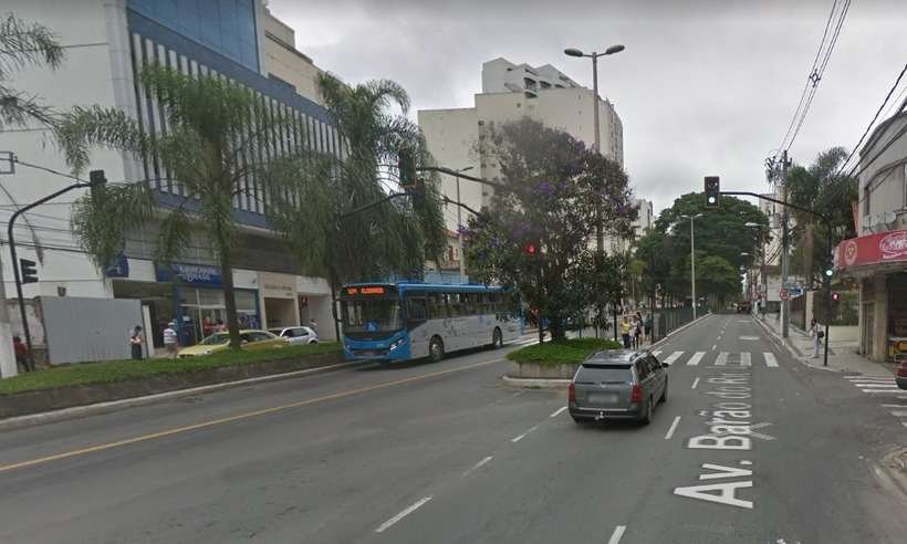 Jovem é atacada por outras mulheres a tesouradas por ter ficado com ex de uma delas - Google Street View/ Reprodução