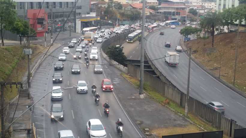 Chuva e acidentes complicam a manhã desta quinta-feira em Belo Horizonte - Paulo Filgueiras/EM/DA Press