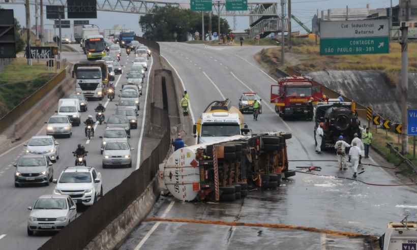 Empresas de transporte de cargas perigosas terão que agilizar liberação de vias em acidentes - Paulo Filgueiras/EM/D.A Press - 26/06/2018