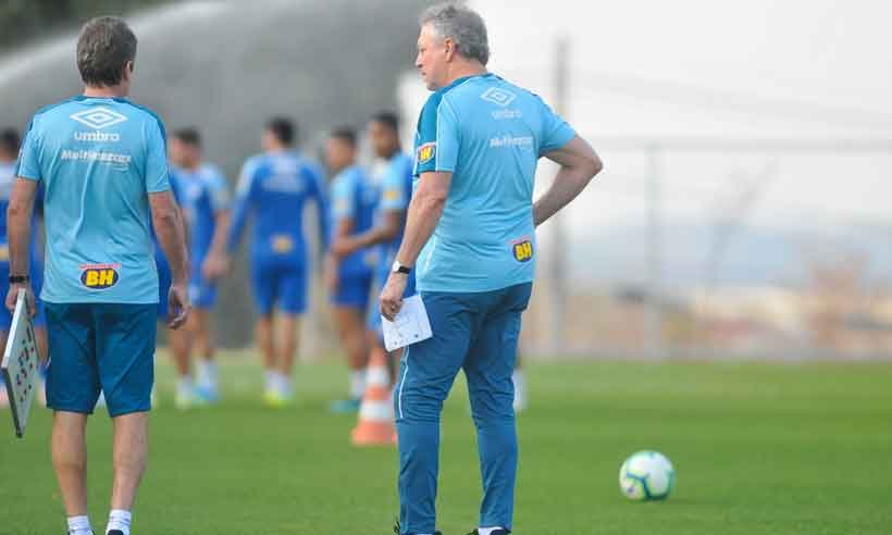 Cruzeiro virou nau sem comando - Alexandre Guzanshe/EM/D.A Press