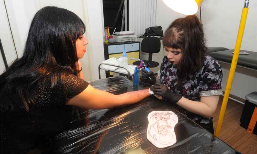 Recomeço: saiba como tatuagem pode ajudar quem precisa superar marcas da automutilação - Juarez Rodrigues/EM/D.A Press
