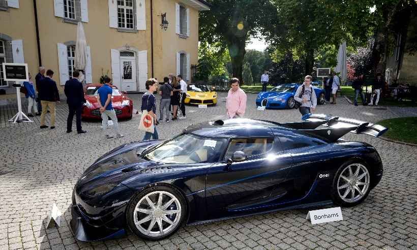 Leiloados carros de luxo apreendidos de ditador por lavagem de dinheiro - FABRICE COFFRINI / AFP