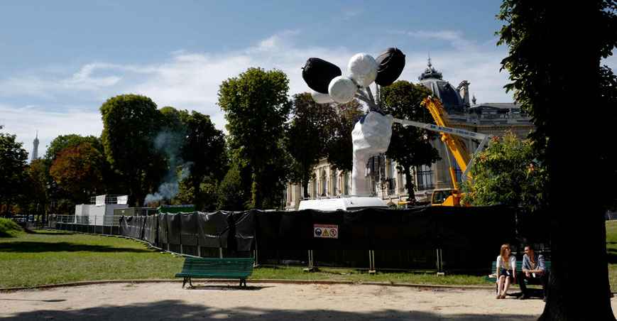Escultura de Jeff Koons gera polêmica em Paris - LUDOVIC MARIN/AFP
