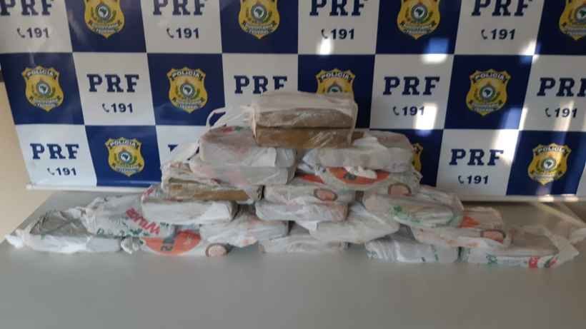 20 quilos de pasta-base de cocaína são apreendidos na BR-262, em Betim - PRF Divulgação