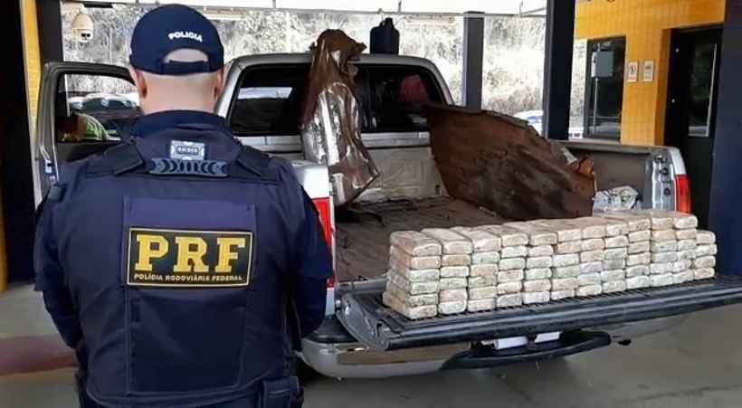 Caminhonete recheada com 70 tabletes de cocaína é apreendida na BR-040 - PRF/Divulgação