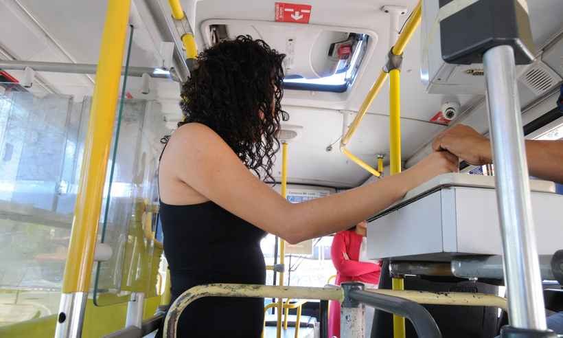 'Botão do assédio' é acionado em média duas vezes por mês nos ônibus de BH - Jair Amaral/EM/D.A. Press
