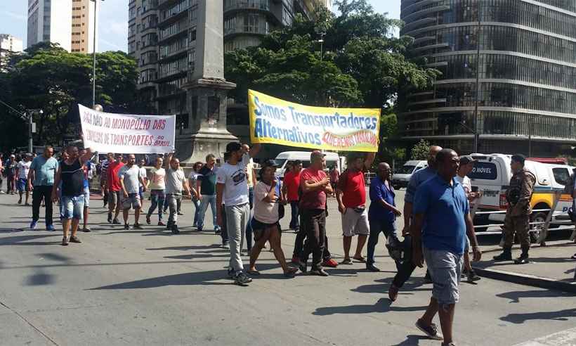 Perueiros protestam na Praça Sete contra lei mais rígida  - Paulo Filgueiras/EM/DA Press