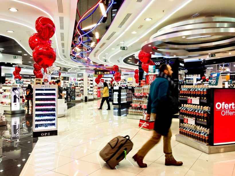 Governo vai dobrar limite de compras em free shops - anouchka/afp