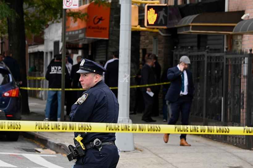 Tiroteio em NY tem pelo menos quatro mortos e três feridos - JOHANNES EISELE / AFP