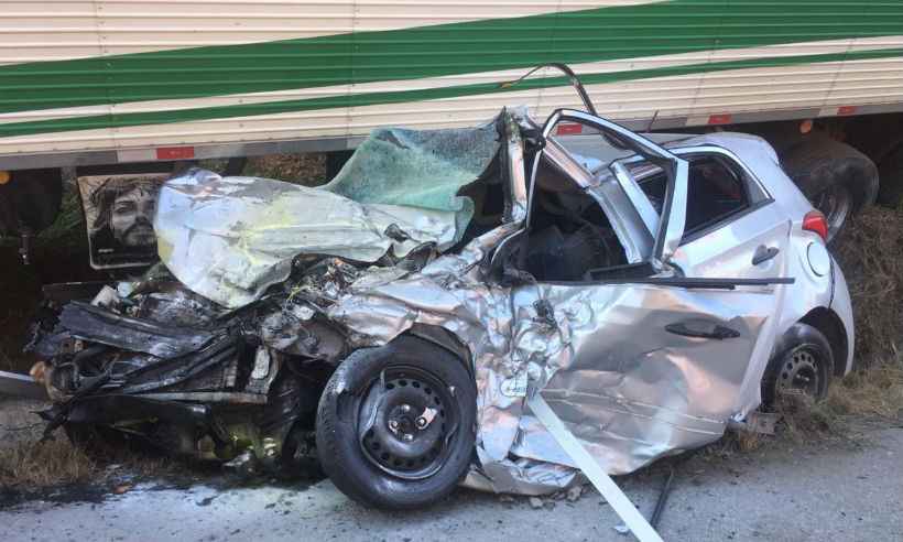 Acidente com carro carregado com maconha deixa três mortos na BR-262 - Corpo de Bombeiros / Divulgação