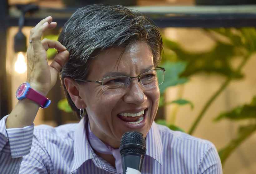 Lésbica faz história ao se eleger prefeita de Bogotá - Raul ARBOLEDA / AFP