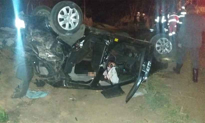 Carro capota e deixa três mulheres feridas na BR-458, em Caratinga - Corpo de Bombeiros/Divulgação