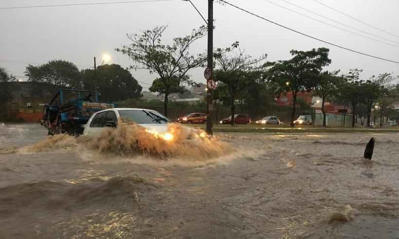 Chuva causa desabamentos, inundações e estragos na Grande BH - Jorge Lopes/EM/D.A. Press
