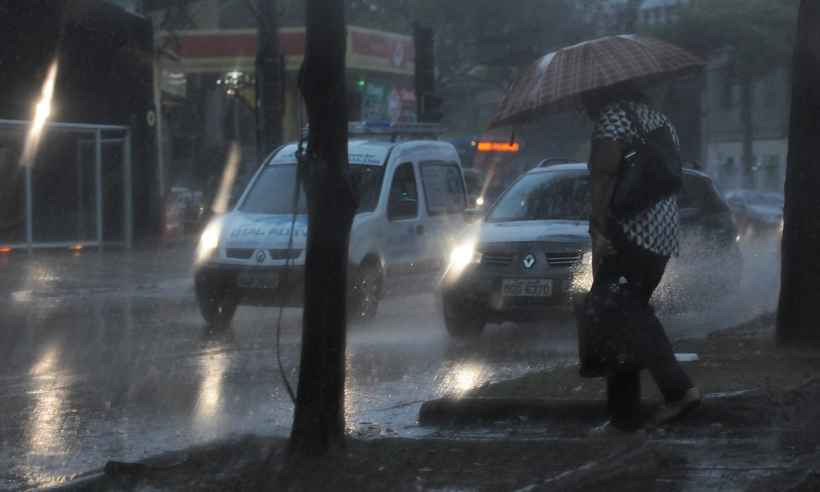 Chove chuva: BH tem mais precipitação nesta terça que no resto de outubro - Túlio Santos/EM/D.A Press