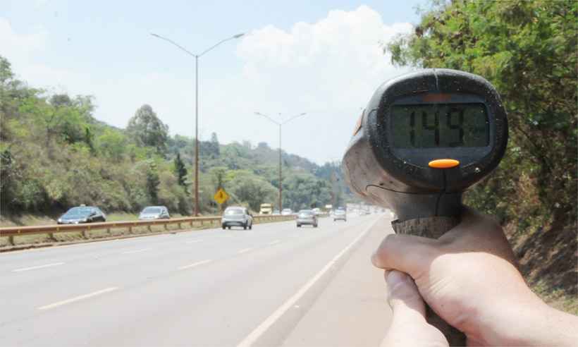 Sem radares móveis, motoristas pisam no acelerador em trechos perigosos de rodovias - Paulo Filgueiras/EM/D.A Press
