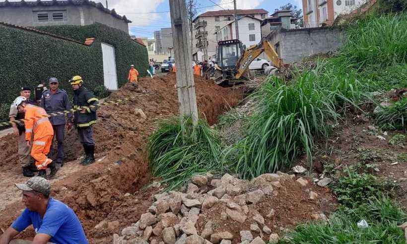 Operário morre após soterramento em obra da Prefeitura de Barbacena - CBMMG/Divulgação