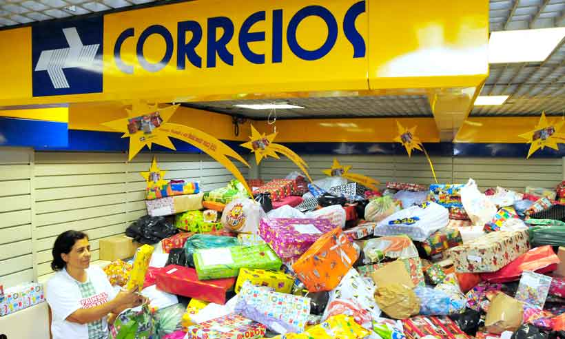 A moto de Bolsonaro e o Natal dos Correios - Marcos Vieira/EM/D.A Press 