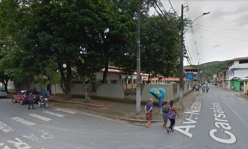 Homem pula muro de escola e dá 13 facadas em ex-namorada em Nova Lima - Google Street View/Reprodução