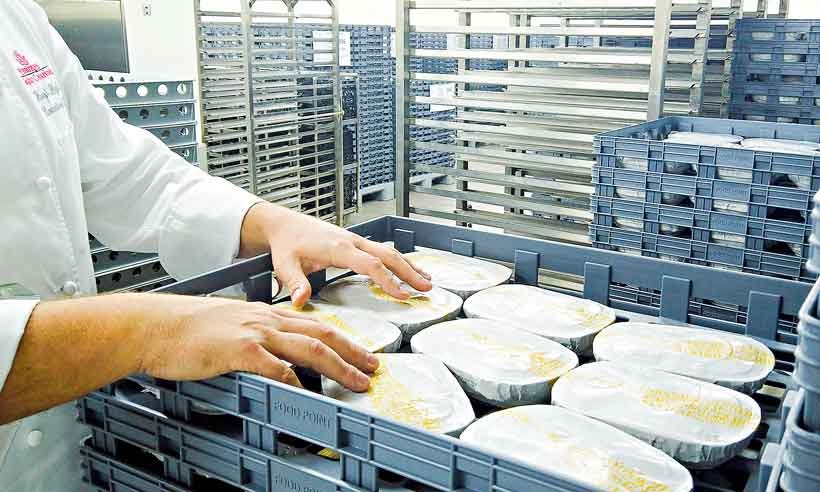 Companhia aérea adota caixa reutilizável para comida à bordo - EFC/Divulgação