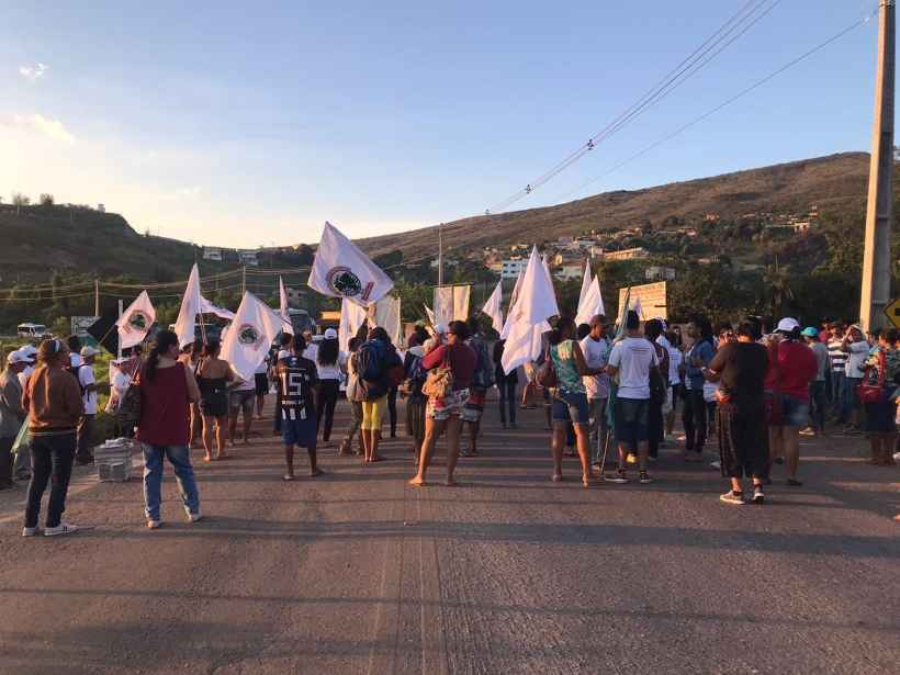 Manifestantes fecham vias e pedem justiça por atingidos da Barragem do Fundão - Divulgação