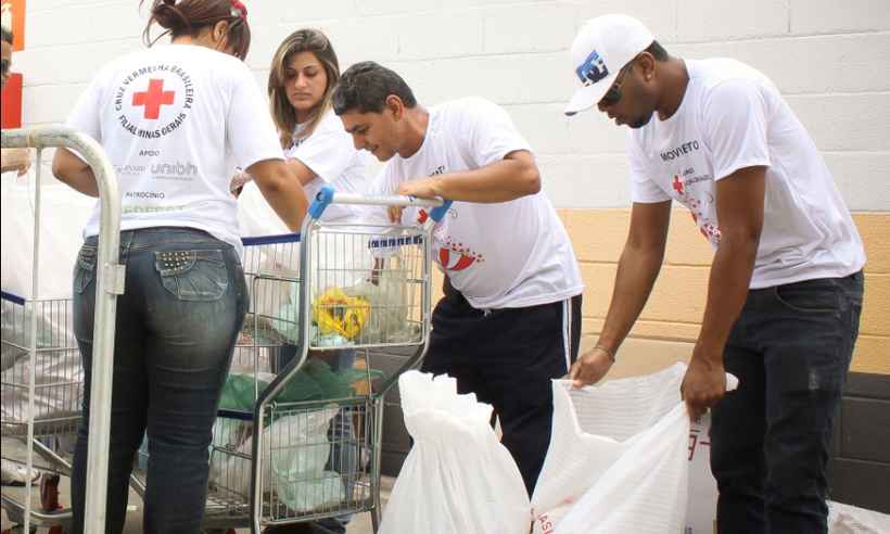 Cruz Vermelha inicia campanha de arrecadação de donativos para vítimas das chuvas - Mateus Baranowski/Divulgação - 19/12/2011