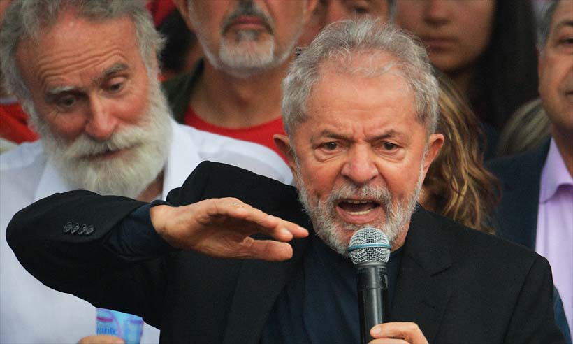 Lula critica Globo e diz que emissora fez 'maracutaia' para incriminá-lo  - CARL DE SOUZA / AFP

