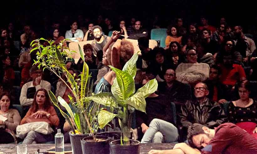 Artistas falam das razões e dos perrengues de interagir com a plateia no teatro - Nana Moraes/Divulgação
