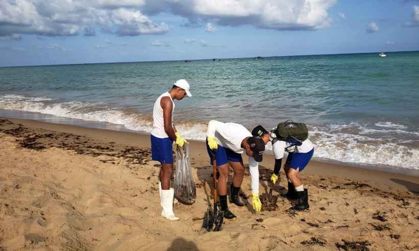 Autoridades já temem que óleo derramado no Nordeste atinja praias do Rio - Marinha do Brasil/Reprodução
