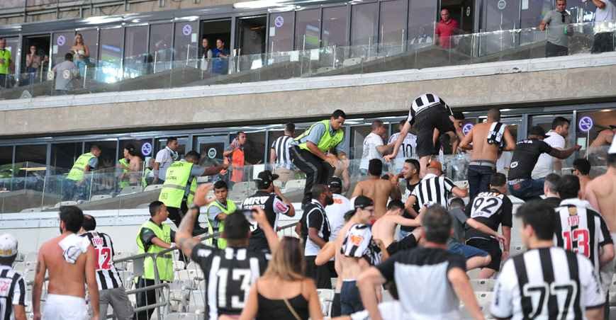 Vale a pena torcedor correr riscos pelo futebol? - Alexandre Guzanshe/EM/D.A Press