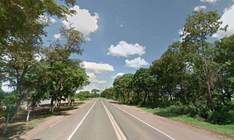 Acidente entre carreta e carro deixa um morto na BR-040  - Google Street View/Reprodução