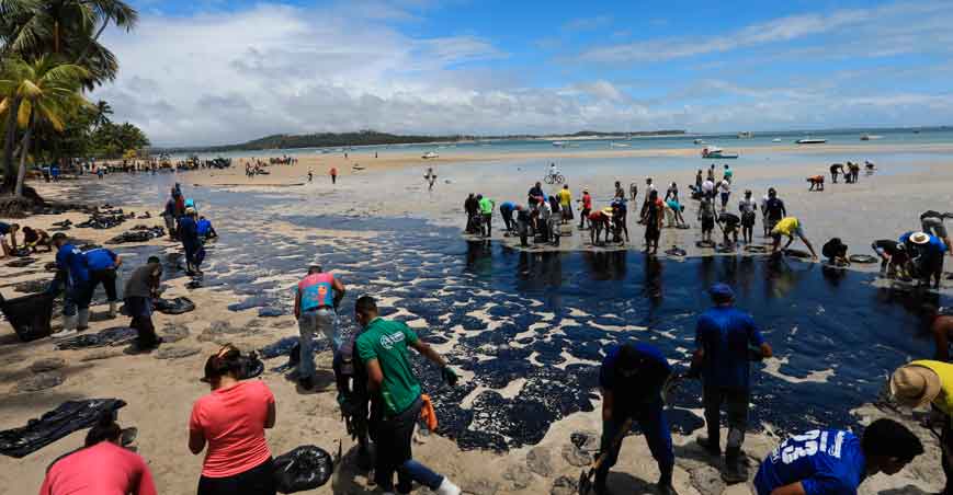 Navio suspeito se  aproxima do Brasil - BRUNO CAMPOS/JC IMAGENS/ESTADÃO CONTEÚDO